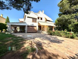 Casa  N/a. Villa a solo 300 metros de la playa con parcela de 1118 m2