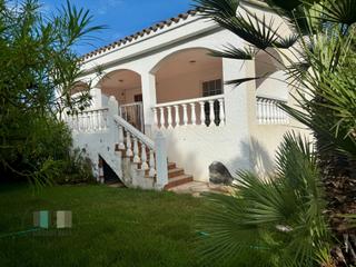 Xalet  N/a. Chalet urbano en oropesa del mar  espacio, luz y jardín privado.