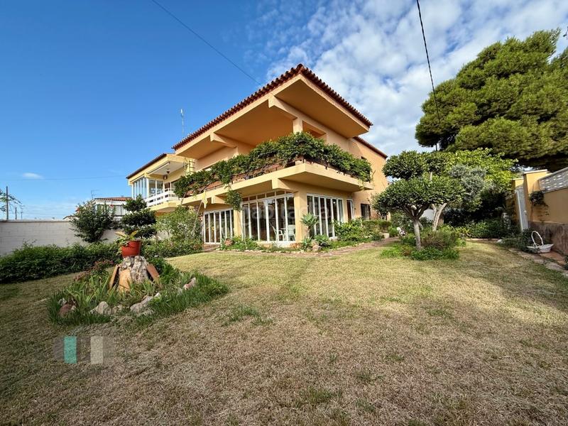 Foto 0efcb652-93a5-4087-bfde-23c30968e39b. Casa adossada amb aparcament a Heliópolis Benicasim / Benicàssim