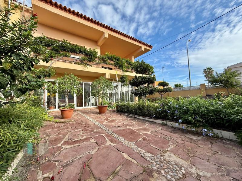 Foto 8b90798c-1de8-4fcb-b65a-2d9168411a77. Casa adossada amb aparcament a Heliópolis Benicasim / Benicàssim