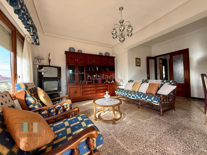 Foto eddb9a40-a7e8-4e41-994f-54b9476a5327. Casa adossada amb aparcament a Heliópolis Benicasim / Benicàssim