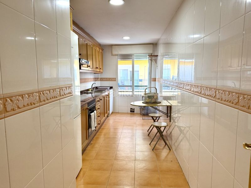 Foto cf3abd31-4a6b-4f09-a68b-26d3b4a57467. Piso  con espacio y luz en benicàssim 3 dormitorios dobles, parquet y balcones. parking y trastero en Benicasim / Benicàssim