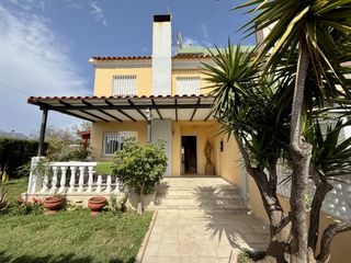 Lloguer Casa adossada  Calle escultor benlliure. Alquiler anual villa pareada en benicassim