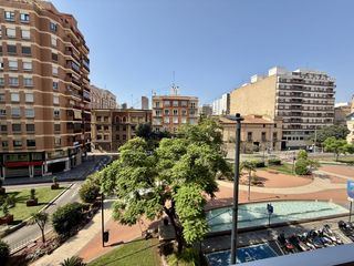 Location Appartement  Plaza cardona vives. Alquiler de piso cardona vives 4 habitaciones y 3 baños