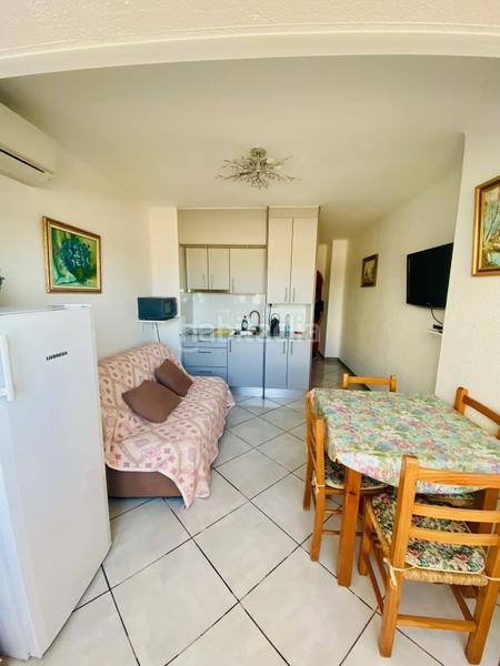 Foto b6ddece2-8b9a-4486-9957-fb6c2a15706f. Apartamento estudio cabina vista mar1 línea en Moxó - Sant Mori Empuriabrava