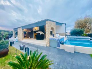 Casa  Carlit 11. Casa moderna con piscina en 839m2 de terreno