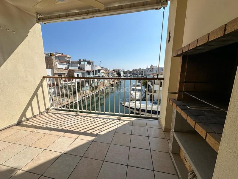 Foto 098e3d96-2799-49e9-b1ed-6f34d6a128f9. Apartamento en illa cartago 92 piso de tres dormitorios con vistas al canal y aparcamiento, excelente ubicación. en Empuriabrava