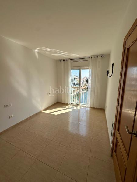 Foto 36dbd471-3036-499d-95d2-fac89d0d84c7. Apartamento en illa cartago 92 piso de tres dormitorios con vistas al canal y aparcamiento, excelente ubicación. en Empuriabrava