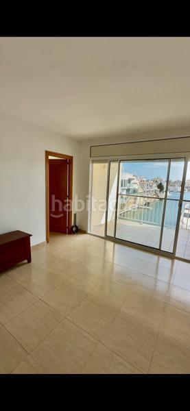 Foto 544e96a0-5211-4b33-a50d-b7020702fe21. Apartamento en illa cartago 92 piso de tres dormitorios con vistas al canal y aparcamiento, excelente ubicación. en Empuriabrava