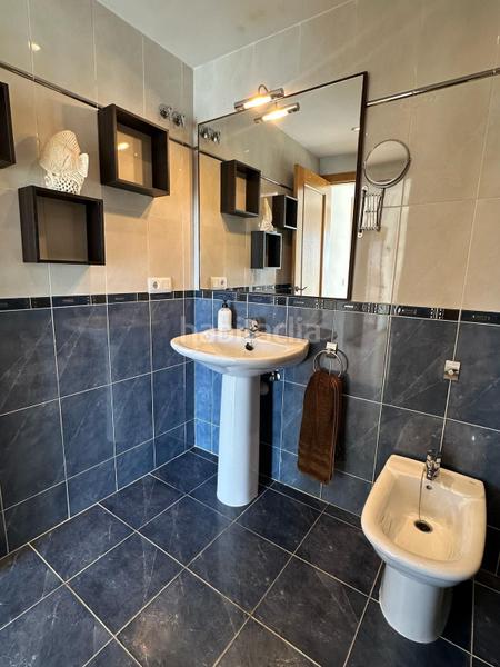 Foto e67b57bc-c1e3-4f9f-b1d2-4e7d9541bf20. Apartamento en illa cartago 92 piso de tres dormitorios con vistas al canal y aparcamiento, excelente ubicación. en Empuriabrava