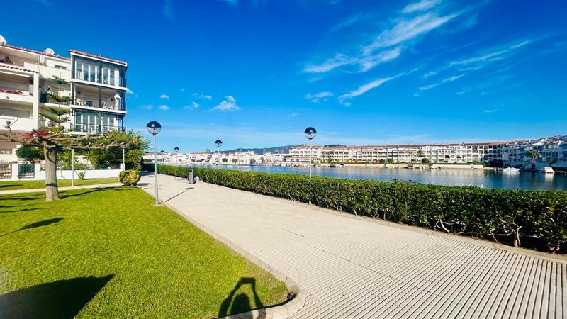 Foto 477d9616-317d-4885-b606-04cd5549537e. Appartement avec piscine dans Sant Maurici Empuriabrava