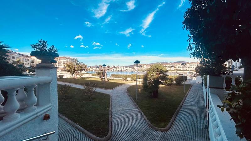 Foto 590766ca-473b-41a4-aa66-d7a1127437ee. Appartement avec piscine dans Sant Maurici Empuriabrava