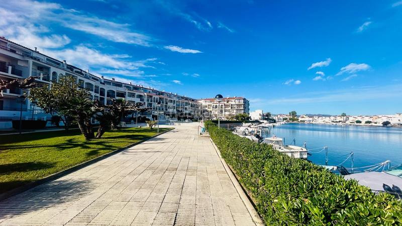 Foto ce5848be-e2f4-4be4-913a-4d11c92124f2. Appartement avec piscine dans Sant Maurici Empuriabrava