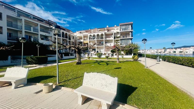 Foto f477840b-7a71-4a17-9802-77a1bfaa6a0c. Appartement avec piscine dans Sant Maurici Empuriabrava