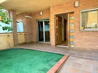 Casa adossada a Santa Maria-Terra Nostra. Zona residencial de terra nostra