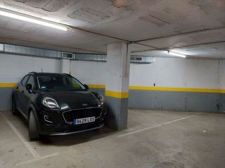 Parking coche en Poblenou. Situado en centro pueblo nuevo