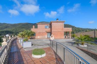 Maison  Avinguda montilla. Espectacular casa en sant cebri de vallalta