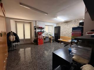 Maison à Banyoles. Casa en venta en centro de banyoles (girona)