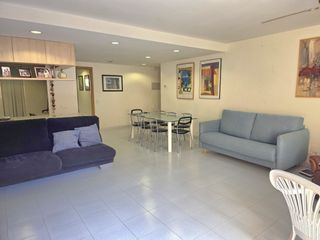 Flat  Carrer de jovara. Amplio piso de 2 habitaciones con balcón y parking incluido, a p