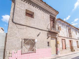 Casa en Fortuna. Inmueble ocupado