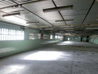Nau industrial  Carrer mossen jacint verdaguer. Nave industrial