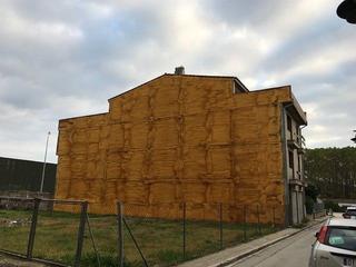 Edifici a Anglès. Edificio plurifamiliar en construcción