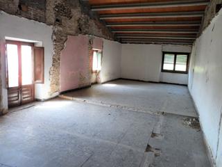 Masia a Amer. Casa de pueblo con posible división