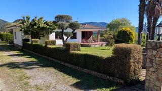 Casa a Planes d´Hostoles (Les). Preciosa casa con patio y garaje