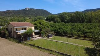 Casa  Puigdal�. Casa con gran patio