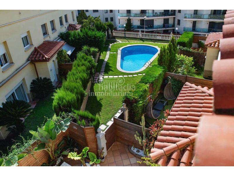 Foto 0706aa3b-297e-4c90-8744-baf5b07a71c2. Casa adossada amb calefacció aparcament piscina a Lloret de Mar