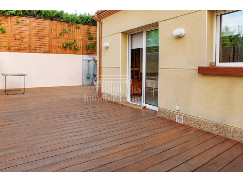 Foto 3e5e1208-a2d7-4b27-95e7-cc17b2689d56. Casa adossada amb calefacció aparcament piscina a Lloret de Mar