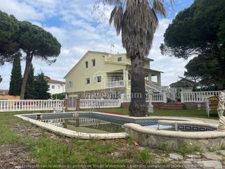Casa a Niàgara Parc -Àgora Parc. Casa con 1500m2 de parcela