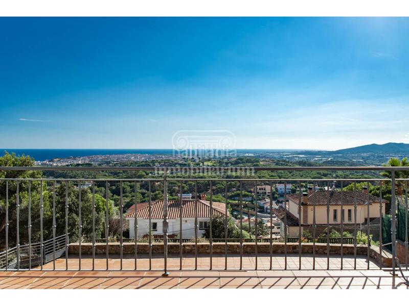 Foto f11eef53-d8aa-46e4-ad4b-6e195cd1e88d. Casa  en venta . en residencial Blanes - vistamar Blanes