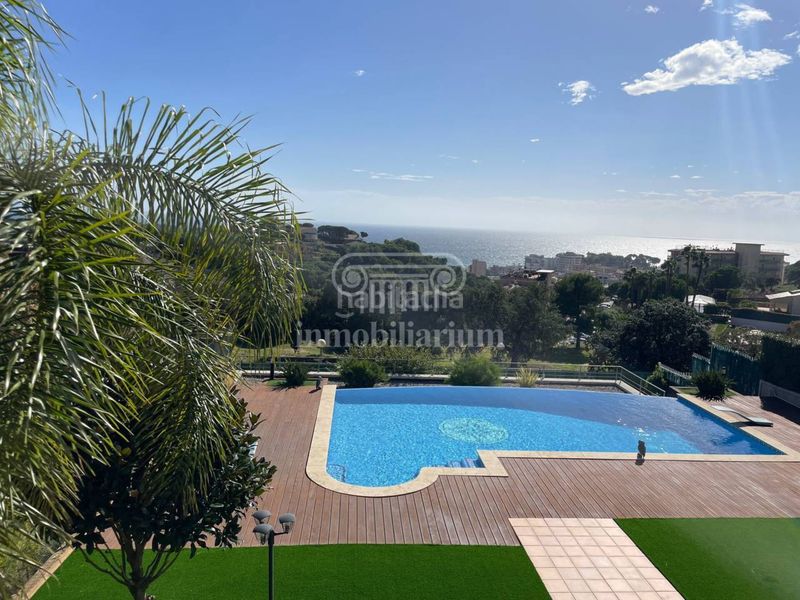 Foto 074678d4-d9b4-42f6-b937-426b1b1e01a8. Xalet amb calefacció aparcament piscina a Roca Grossa Lloret de Mar
