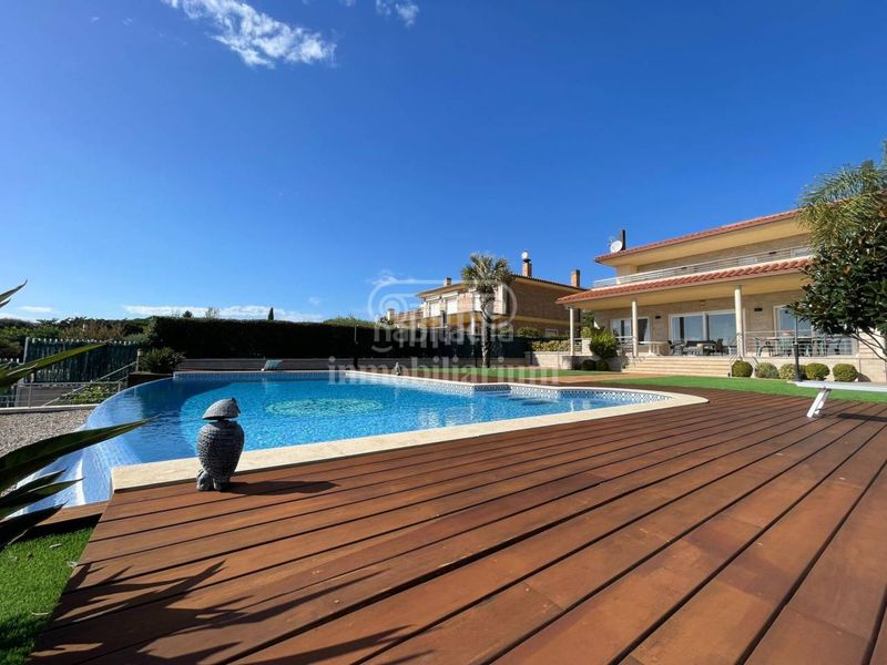 Foto 735f929b-aa64-4188-96c7-e91f3e8f4943. Xalet amb calefacció aparcament piscina a Roca Grossa Lloret de Mar