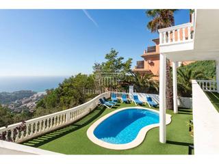 Xalet a Roca Grossa. Casa en venta con licencia turística en roca grossa.