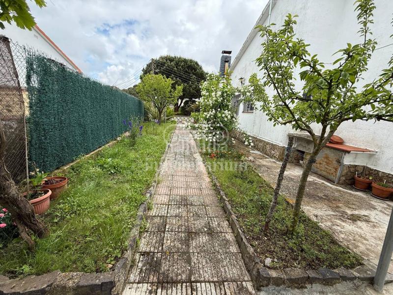 Foto 4dbf3f52-bb3b-4bdc-b451-e03419f8ef91. Casa amb aparcament piscina a Aiguaviva Parc Vidreres