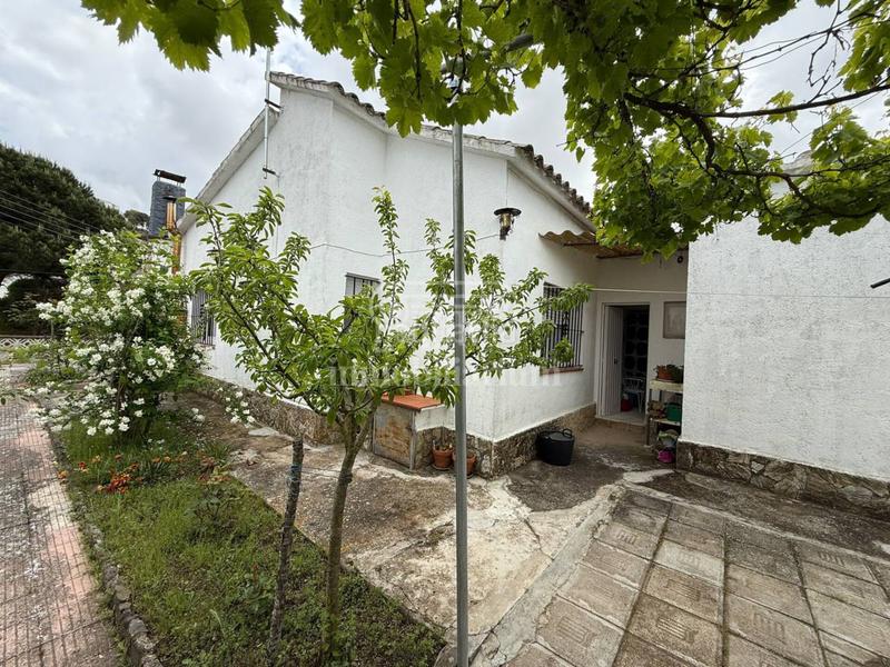 Foto abd28bf2-3e71-4253-bcff-9149239ba782. Casa amb aparcament piscina a Aiguaviva Parc Vidreres