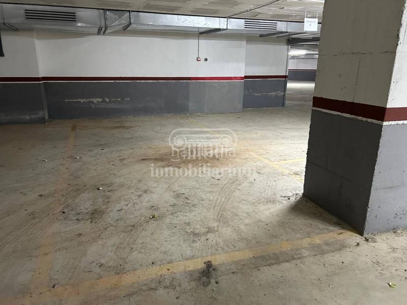 Foto b8faeef4-d749-4a5a-8158-b422dff2504f. Autoparkplatz in Fenals Lloret de Mar