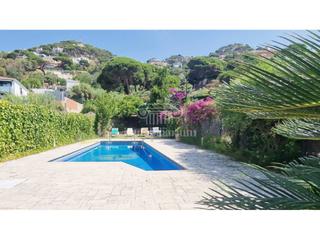Casa  Caterina albert. Casa con licencia turística en puig den pla.