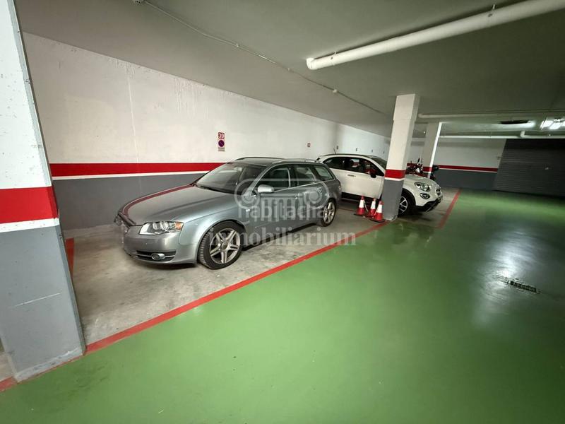 Foto f77dfe4b-bbad-4105-aad8-262b8c58640e. Car parking in Fenals Lloret de Mar