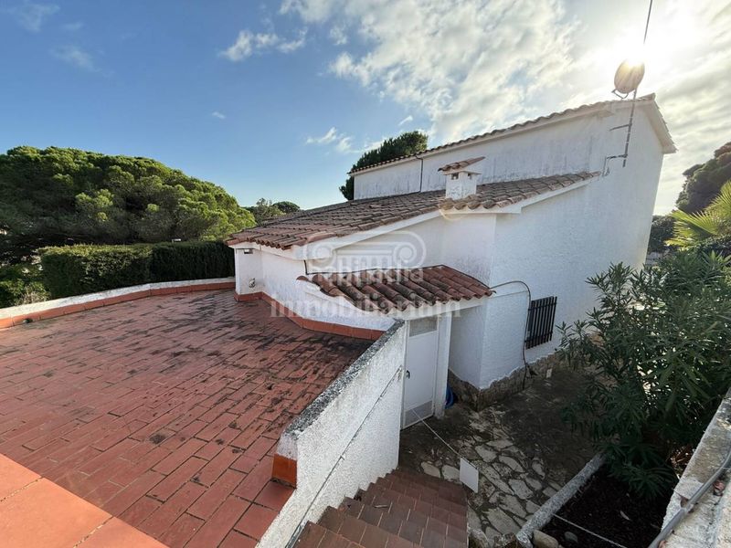 Foto 0b1dbe6d-a19c-4ec8-aa30-69d1aaa11289. Xalet amb calefacció aparcament piscina a Canyelles Lloret de Mar