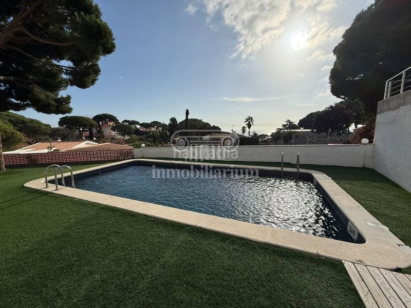 Foto 5c2f6e11-8b54-47b5-8c8f-961a382a73d2. Xalet amb calefacció aparcament piscina a Canyelles Lloret de Mar