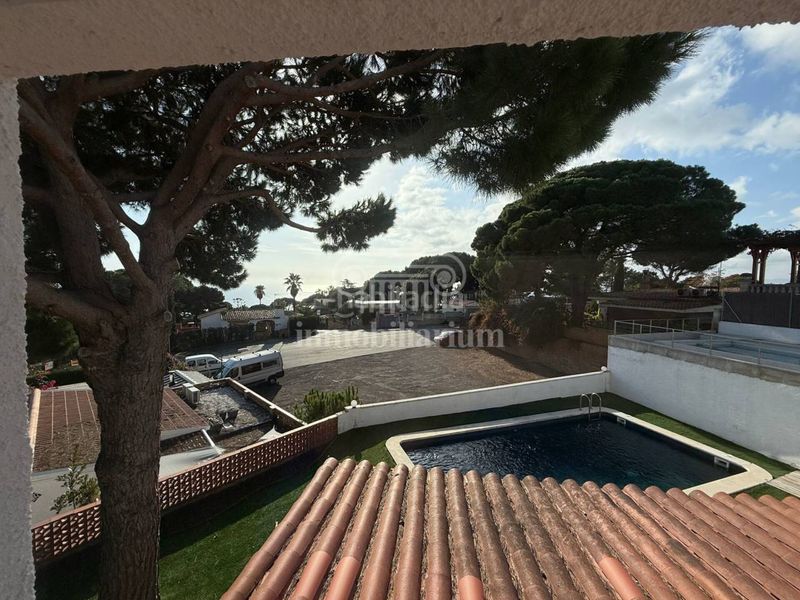 Foto b9f873a0-b5af-4077-920e-2391358b3517. Xalet amb calefacció aparcament piscina a Canyelles Lloret de Mar