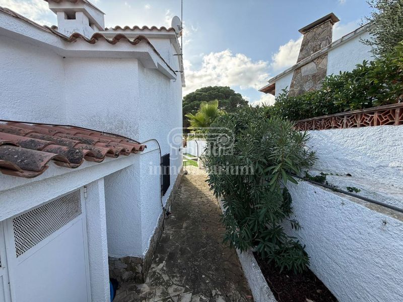 Foto d5f15e3f-3775-4fe1-9bbf-83c2baf3365c. Xalet amb calefacció aparcament piscina a Canyelles Lloret de Mar