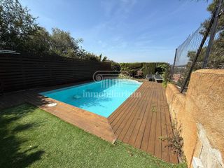 Casa  Paseo santa bárbara. Casa adosada en blanes.