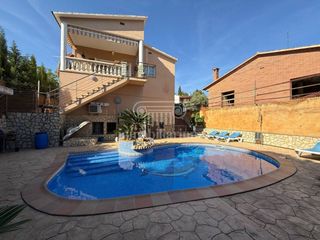 Casa  Calle flor. Chalet en venta en mas mora tordera