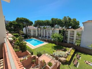 Etagenwohnung  Calle josep maria sert. Fantástico piso de 2 hab en venta en fenals.