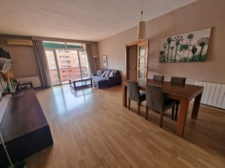 Etagenwohnung  Carrer d'aragó. Bonito piso amplio y luminoso a patio de manzana