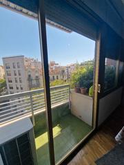 Lloguer Pis  Avinguda de roma. Se alquila bonito piso con dos suites reformado y equipado